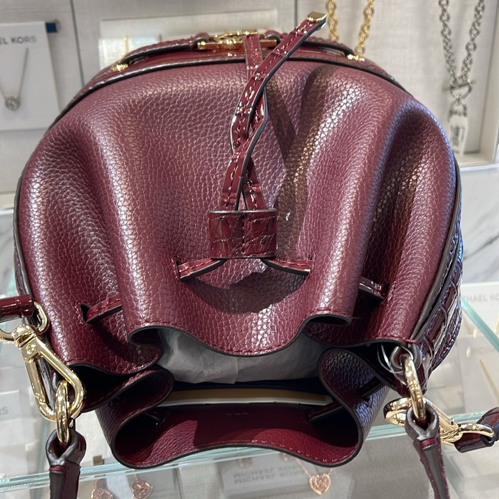 MICHAEL KORS 
Reed Medium Pebbled Leather Belted Bucket Messenger Satchel Crossb - Picture 15 of 16